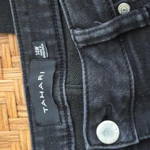 Tahari Kelly classic skinny jeans - Picture 2 of 5